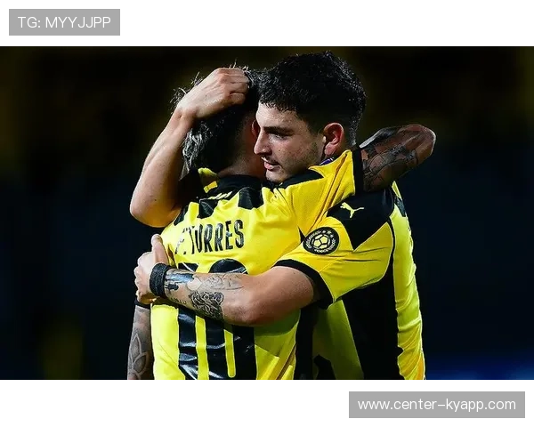 国民队力克佩纳罗尔，积分榜紧追，佩纳罗尔主场球衣