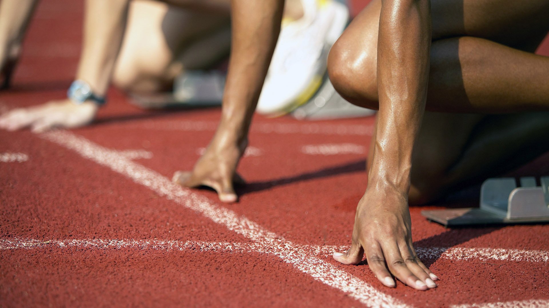 英超争冠形势白热化，曼城与利物浦持续争夺积分榜头名，英超曼城和利物浦